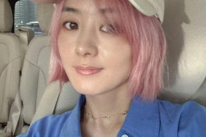 赵丽颖粉发造型惊艳立夏，冷感女王气场全开