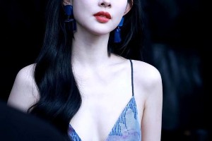孟子义完美身材解析：长腿细腰尽显自信魅力