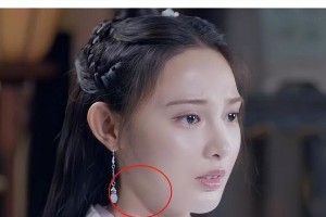 彭小苒穿搭秘诀：红色服装与配饰如何提升气质