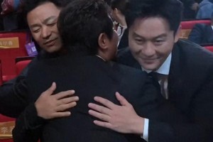 沈腾王宝强华表奖同框引争议，明星互动细节曝光