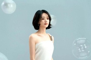赵丽颖白裙造型如何展现极简美学？明星时尚大片解析