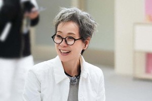 《浪姐6》叶童一跪引热议：综艺剪辑与艺人真实性的博弈
