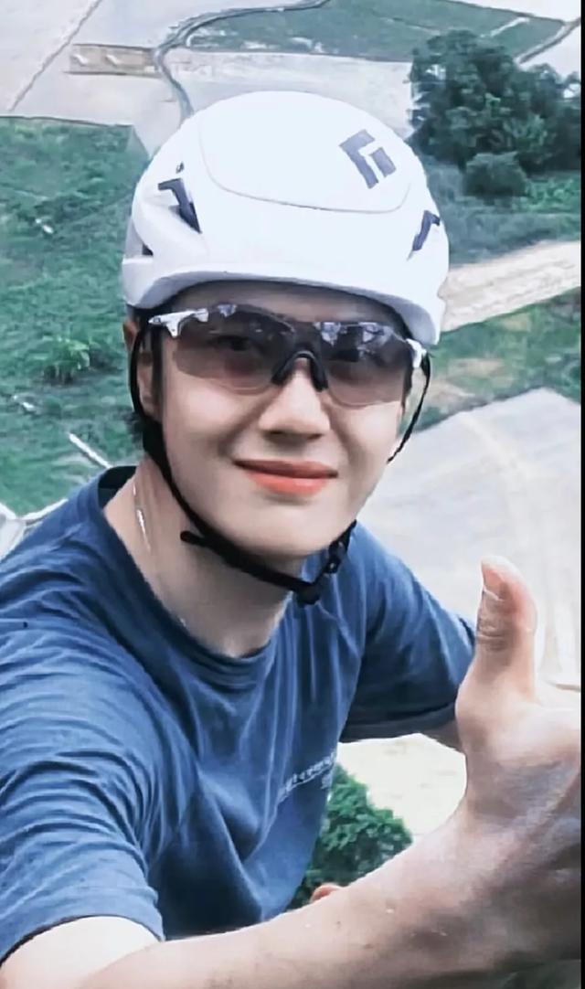 王一博先锋时装大片
