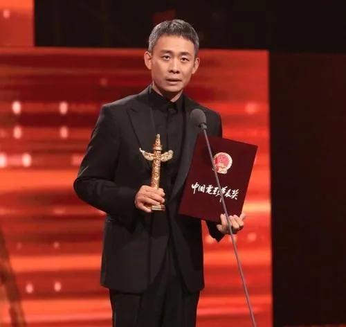 张译与王一博后台交流