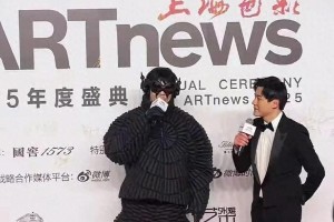 向佐2025盛典造型蜕变：从硬汉到时尚先锋