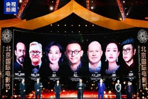 北京电影节红毯亮点：雷佳音胡歌身高差，陈佩斯吴磊惊艳