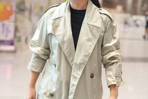 贾玲43岁生日照破复胖谣言，展现健康美与导演蜕变